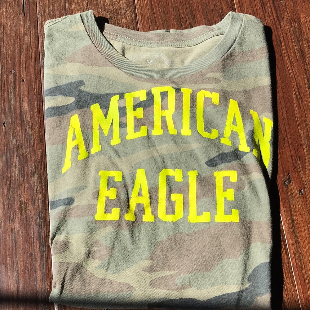 AEO athletic fit camo t small